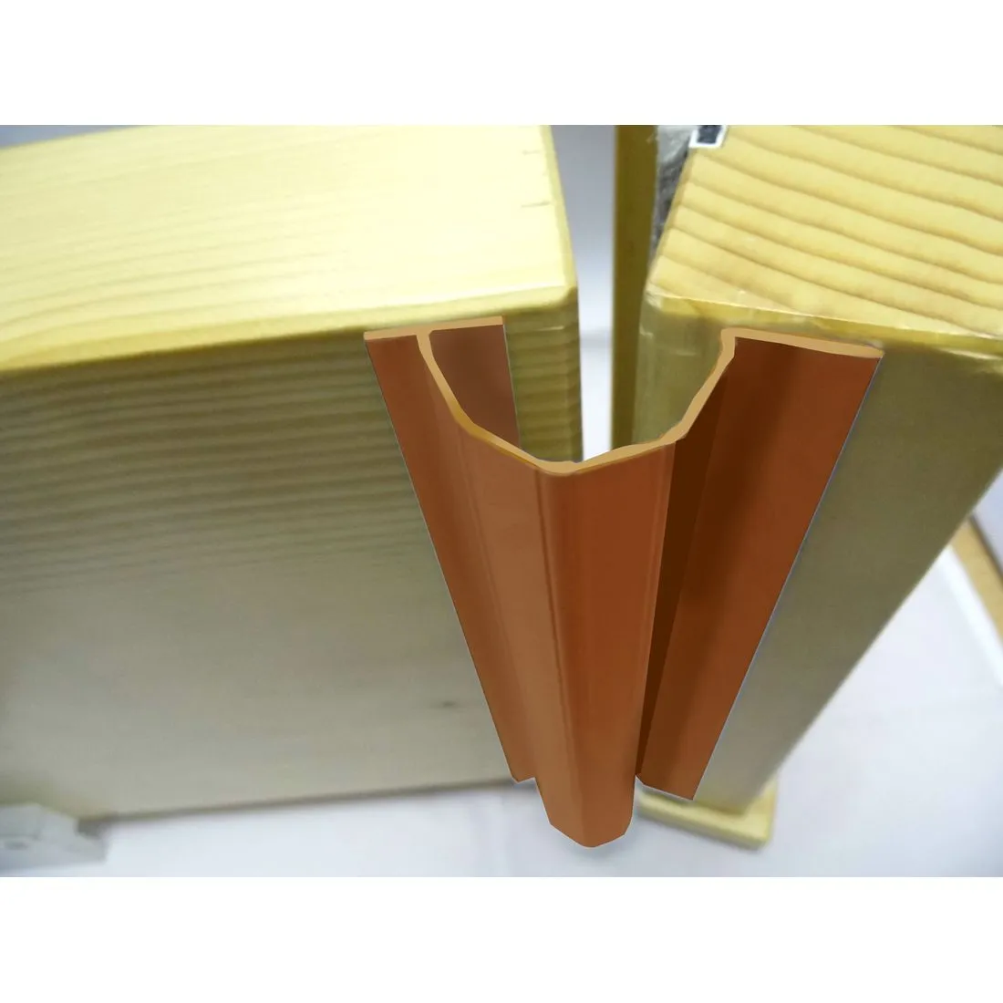 Little Fingers Rear Hinge Cover Brown 1.95M